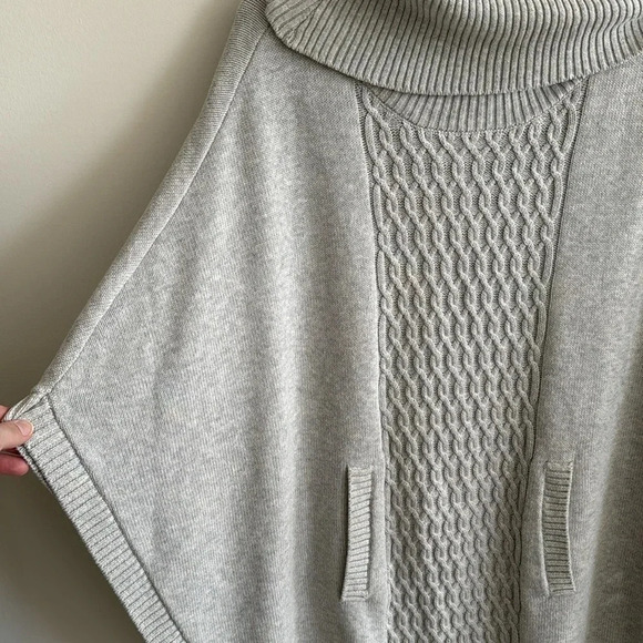 CAbi cotton Cowl Neck Poncho Cableknit Sweater Glacier Gray 3003 Size Small - Picture 4 of 8